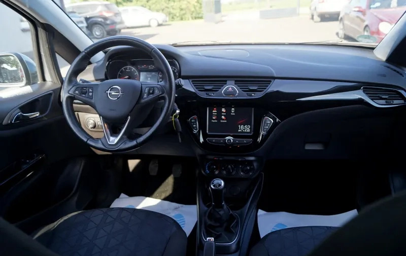 Opel Corsa cena 41900 przebieg: 65000, rok produkcji 2019 z Daleszyce małe 79
